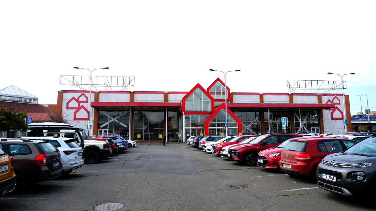 Dřív nechtěný obchod jde k zemi. Místo galerie ho má nahradit justiční palác